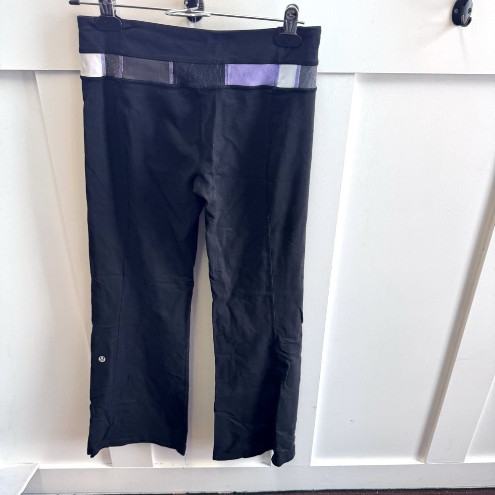⬇️$30 Lululemon reversible straight‎ leg leggings size 6